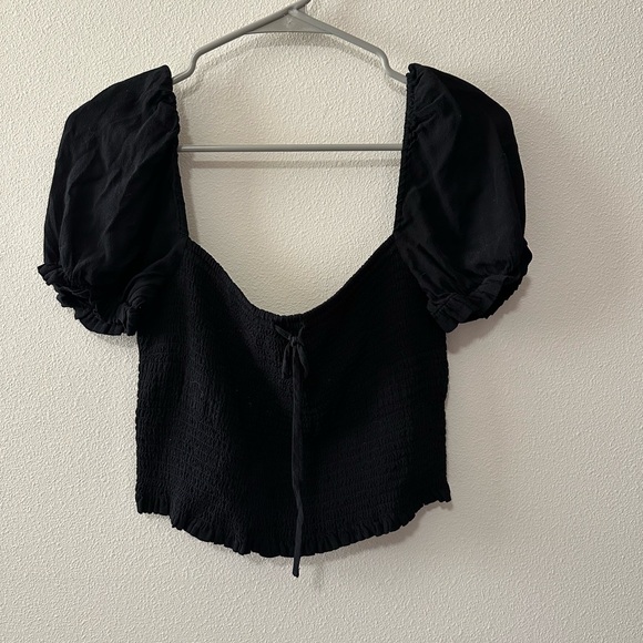 Aritzia Wilfred smocked blouse cropped black size large - Picture 2 of 6